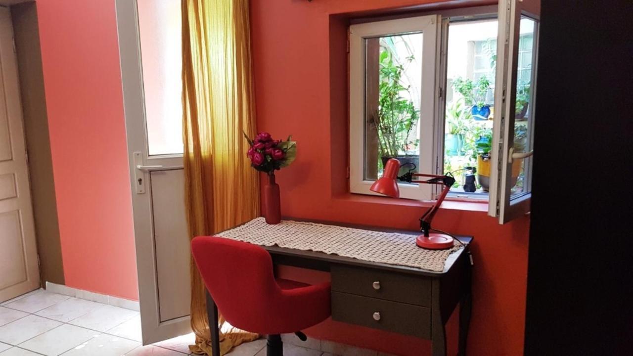 Petit Patio En Centre Nimes