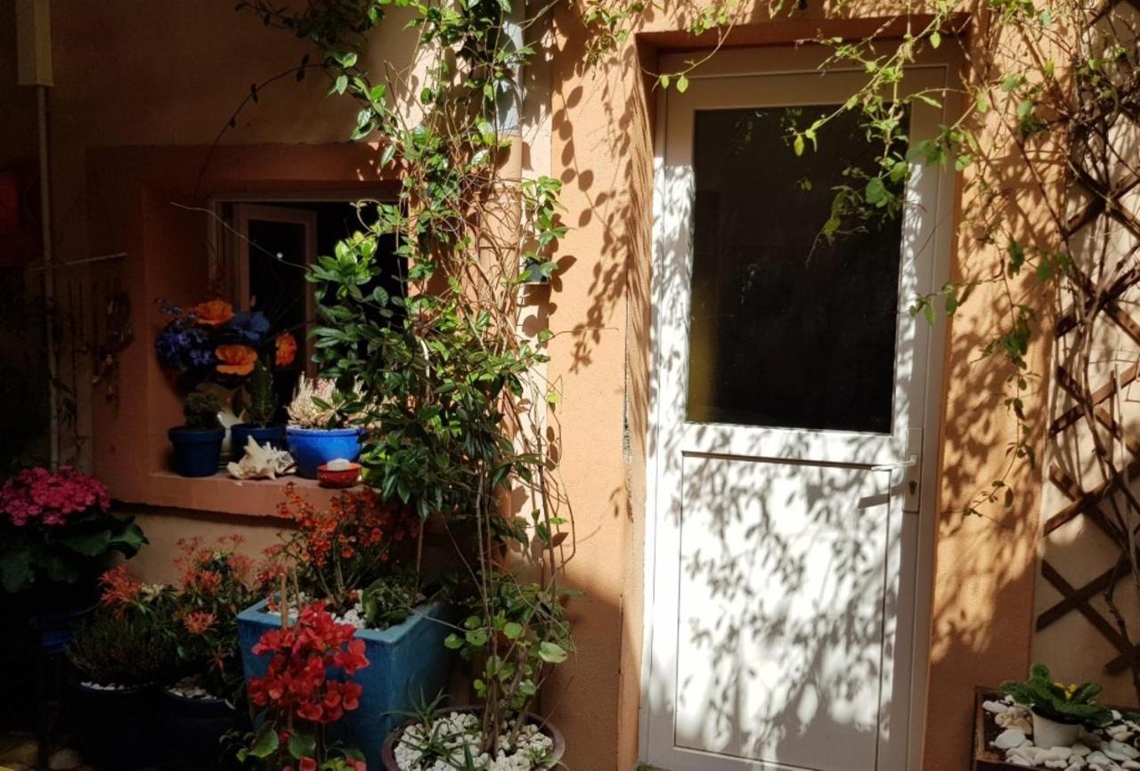 Petit Patio En Centre *